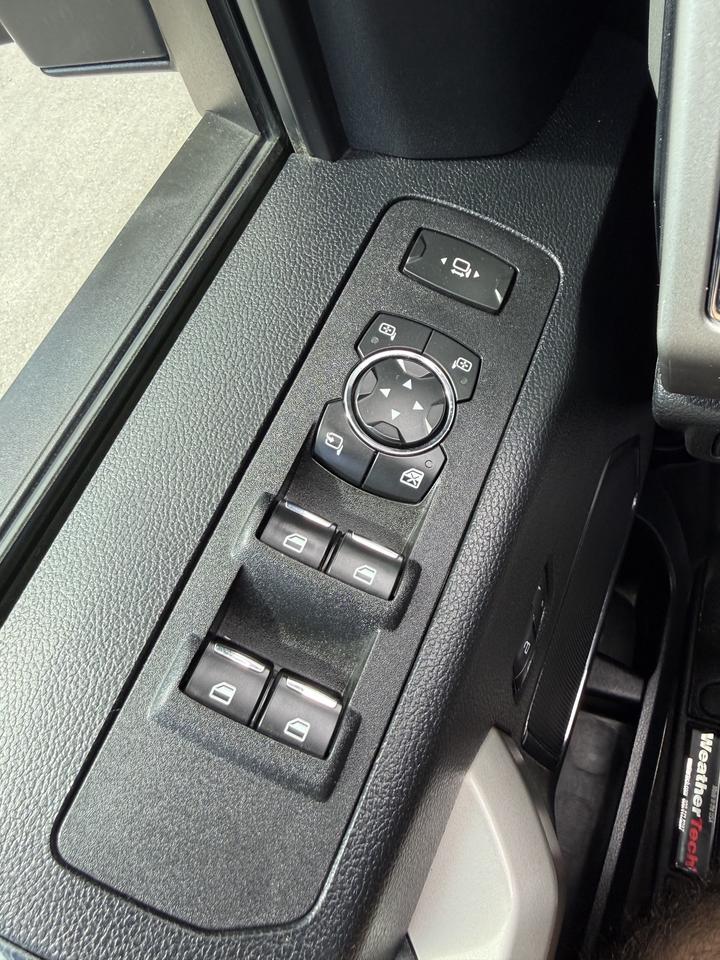 2017 Ford F-250 LARIAT Photo