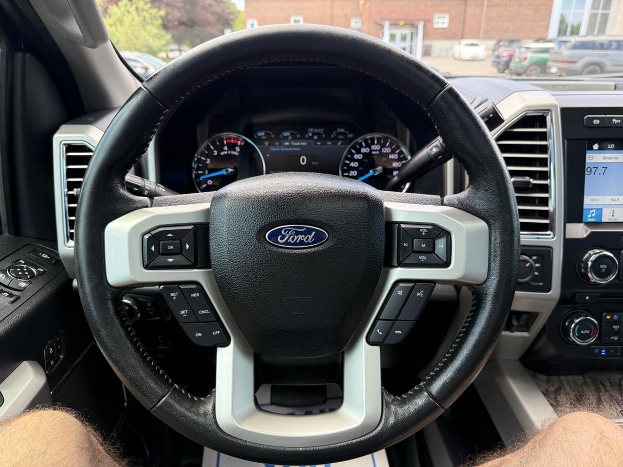 2017 Ford F-250 LARIAT Photo