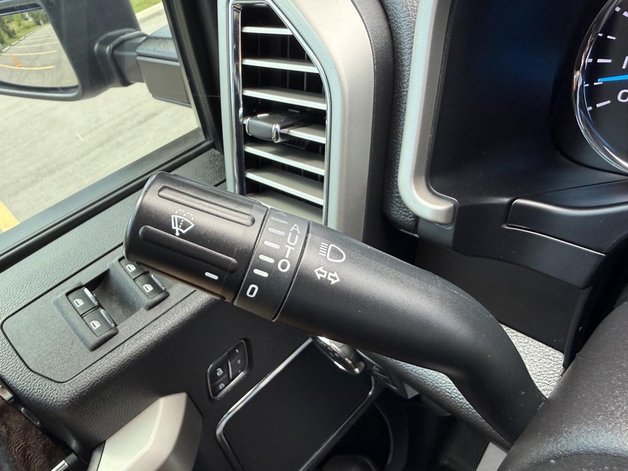 2017 Ford F-250 LARIAT Photo