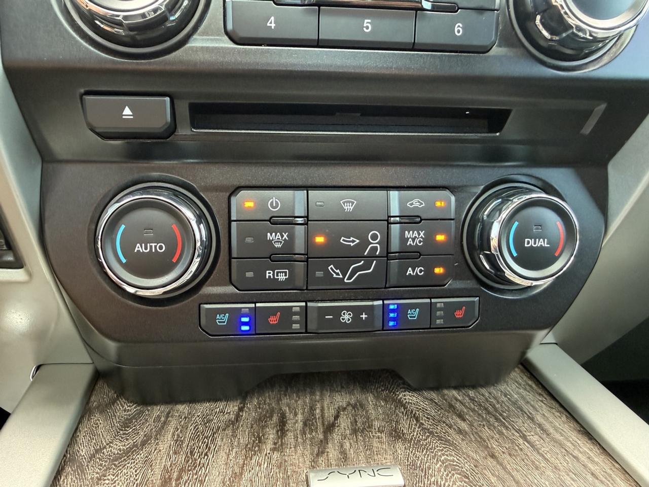 2017 Ford F-250 LARIAT Photo