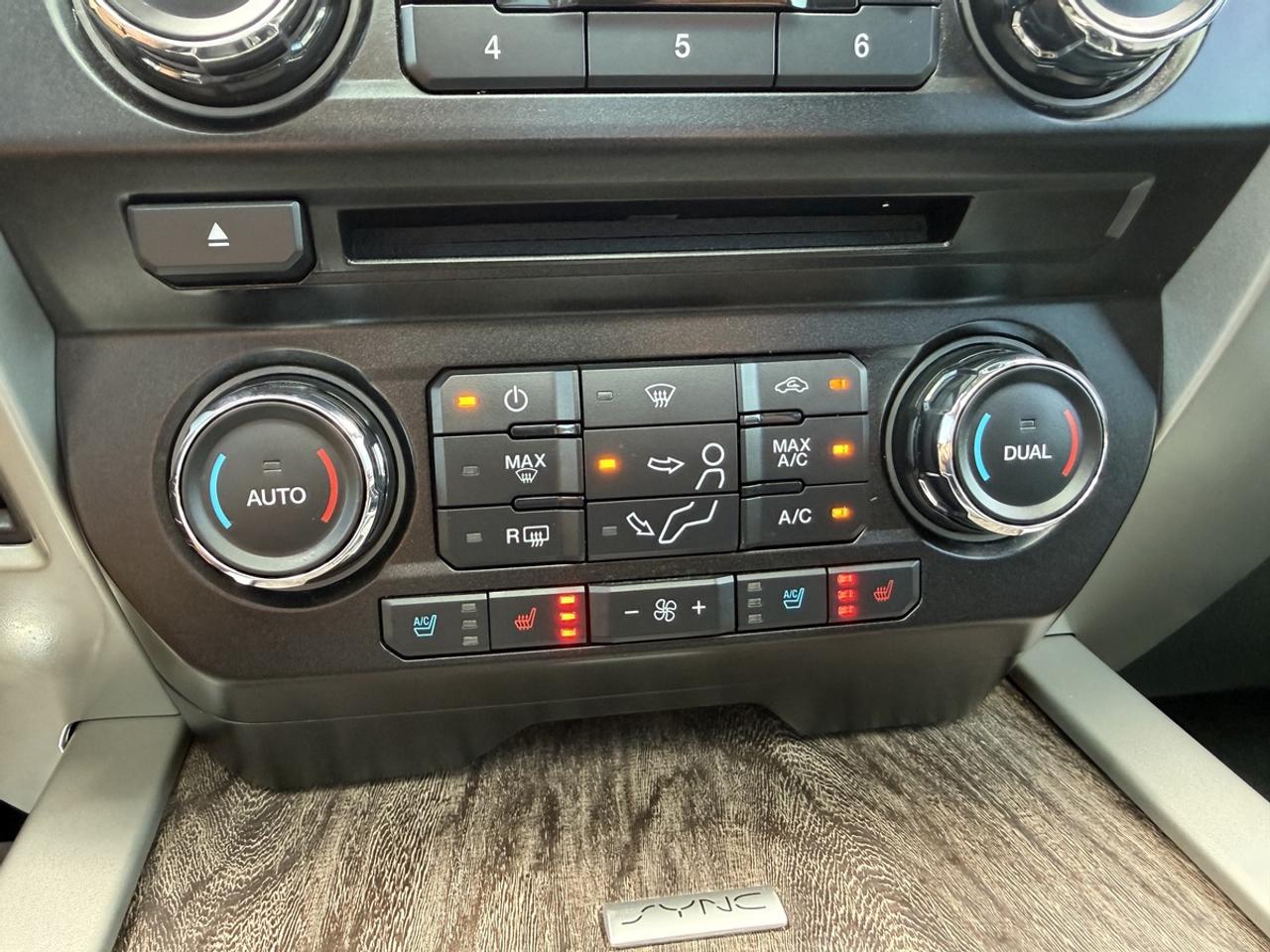 2017 Ford F-250 LARIAT Photo