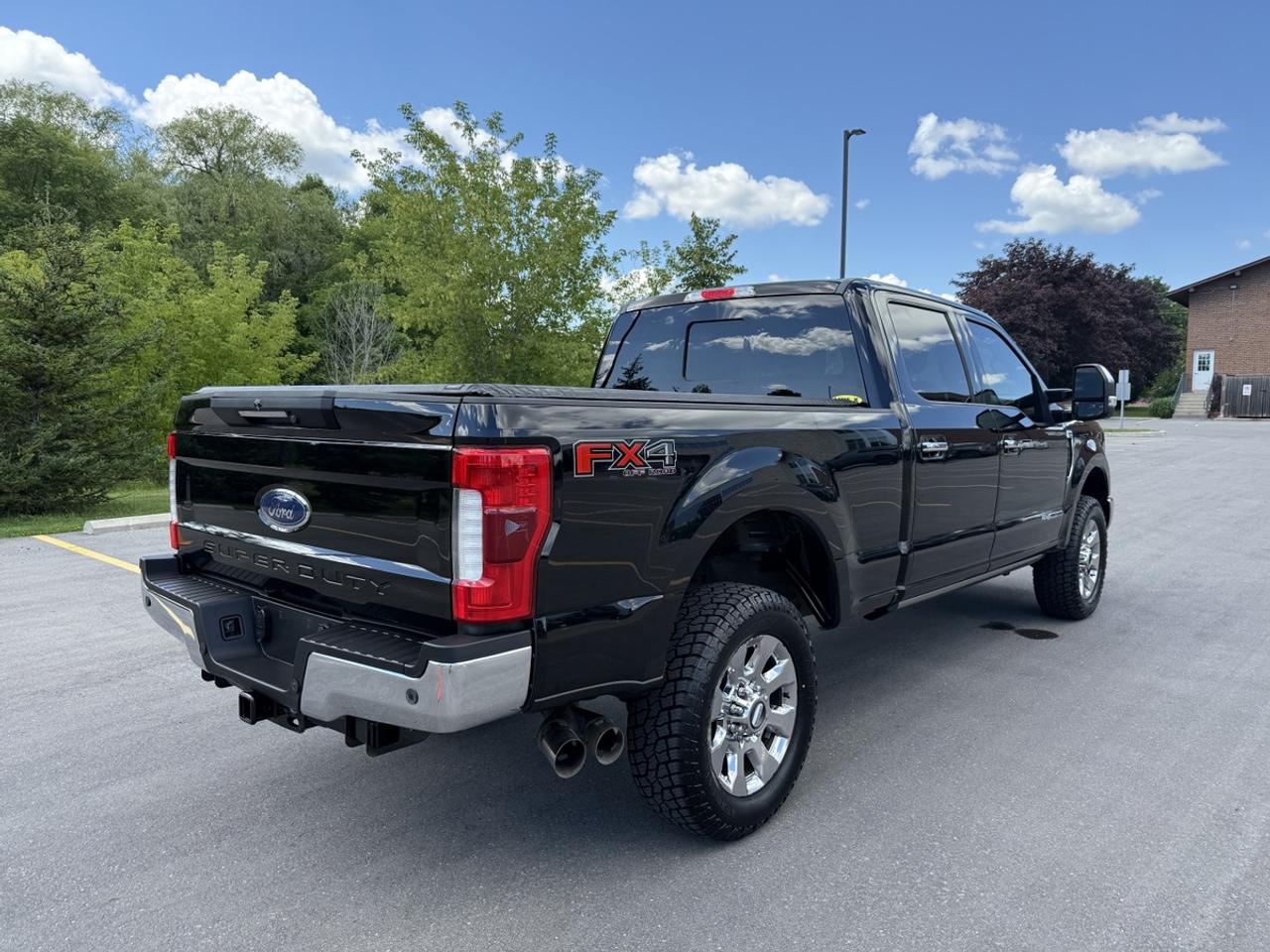 2017 Ford F-250 LARIAT Photo