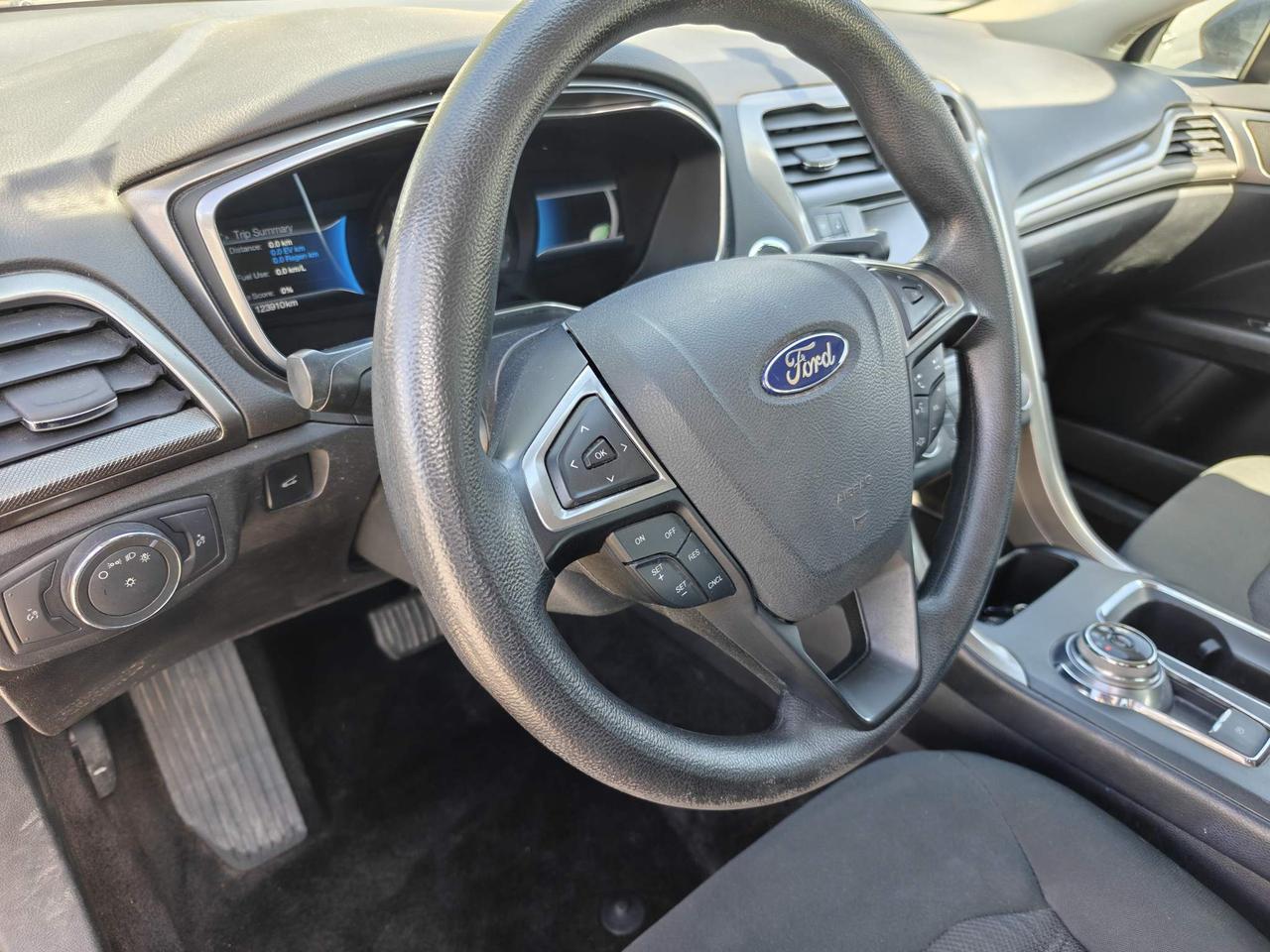2017 Ford Fusion Hybrid SE 4dr Front-Wheel Drive Sedan Photo