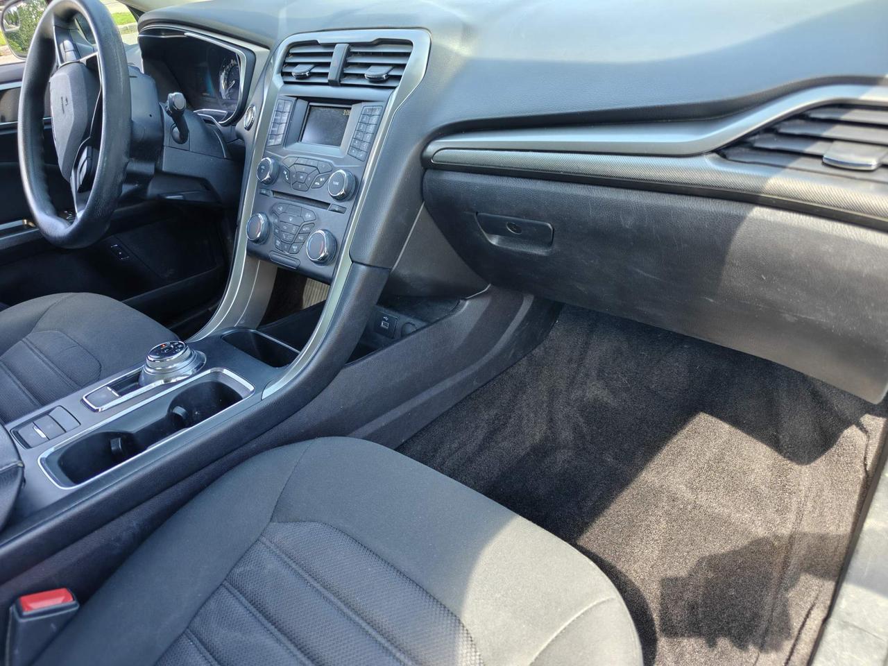 2017 Ford Fusion Hybrid SE 4dr Front-Wheel Drive Sedan Photo