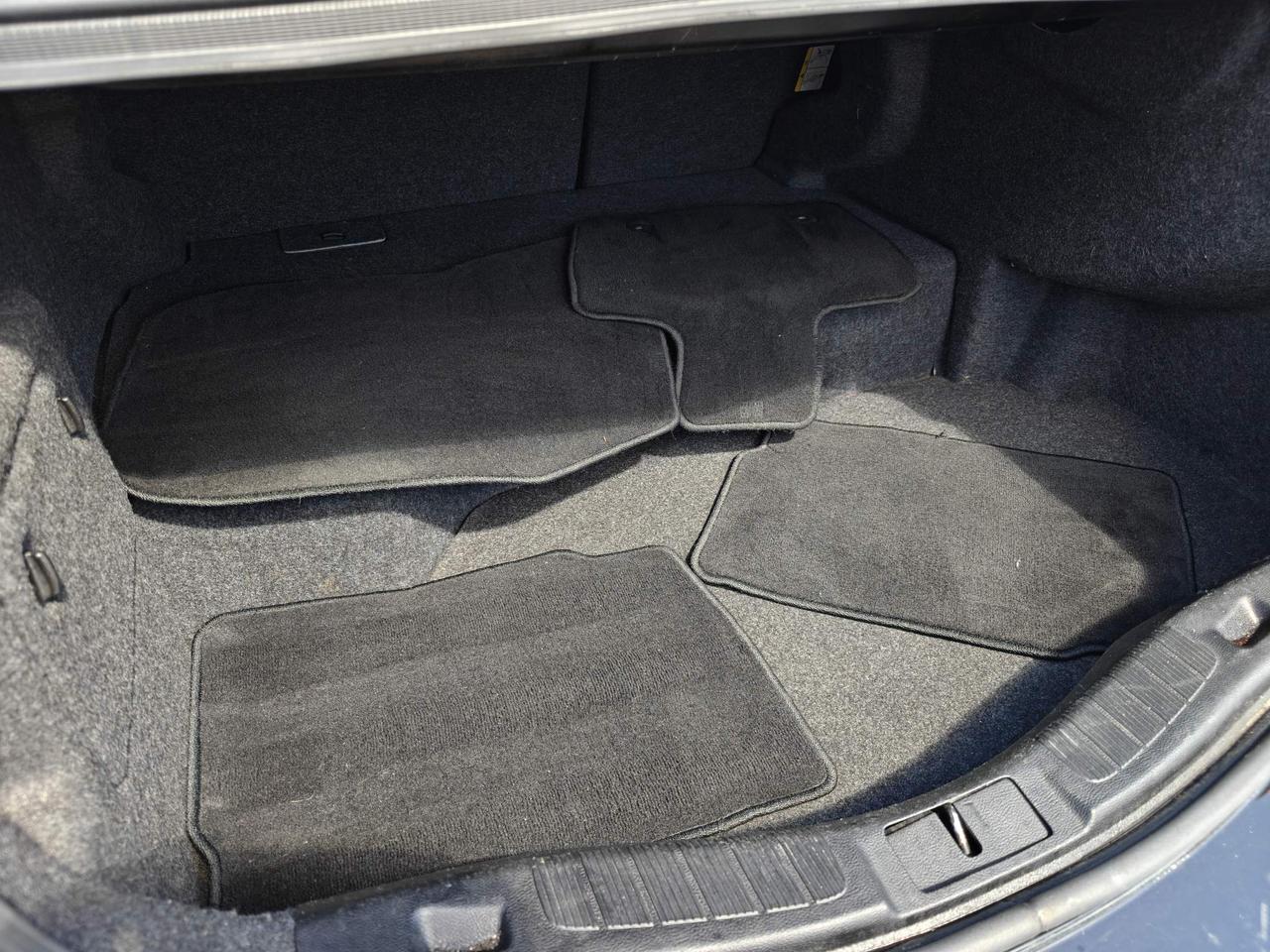 2017 Ford Fusion Hybrid SE 4dr Front-Wheel Drive Sedan Photo