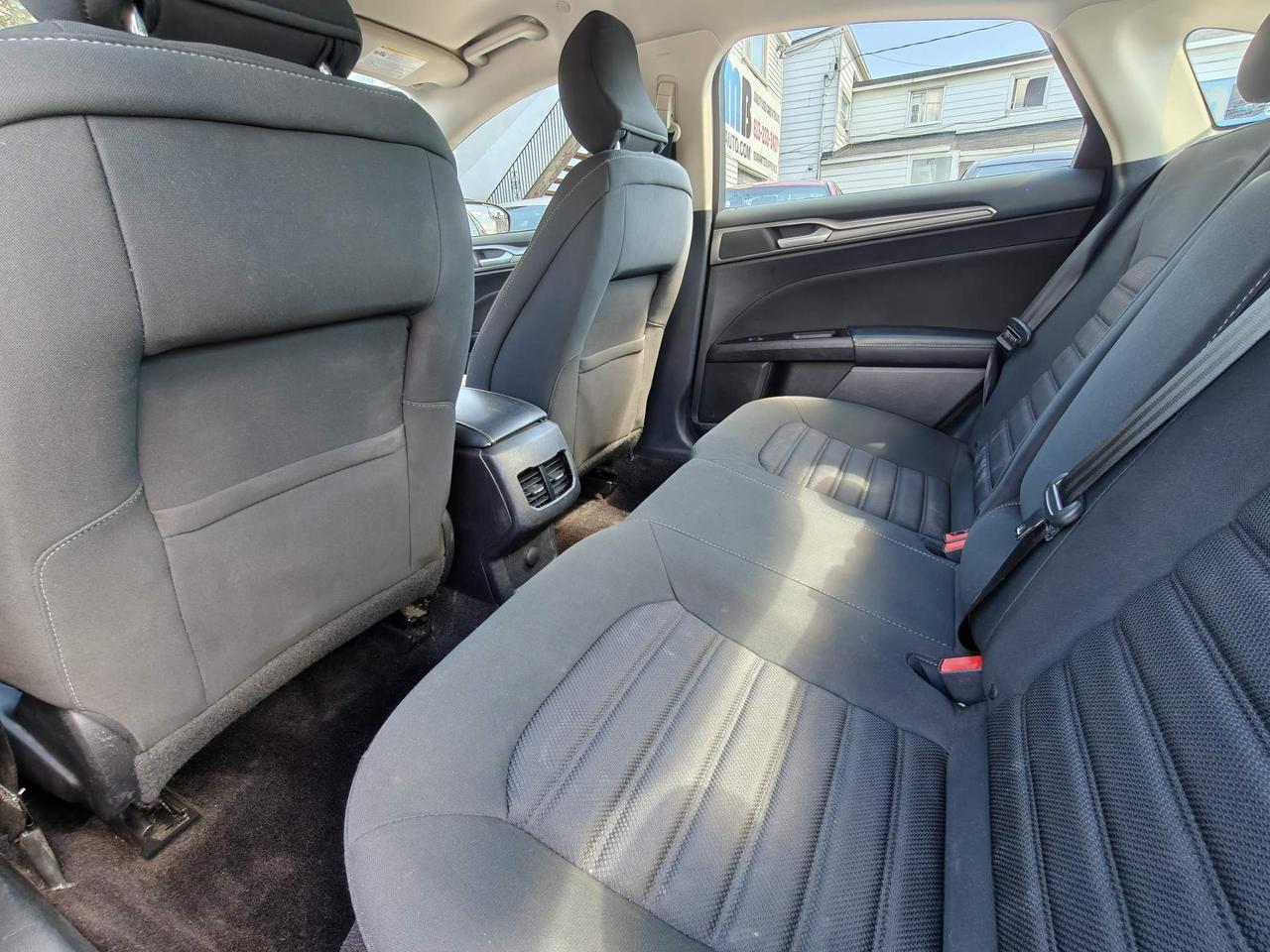 2017 Ford Fusion Hybrid SE 4dr Front-Wheel Drive Sedan Photo