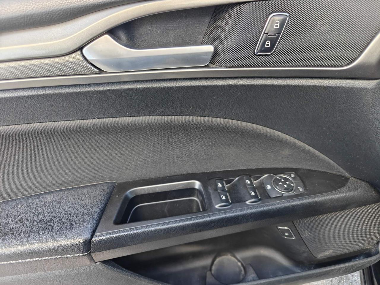 2017 Ford Fusion Hybrid SE 4dr Front-Wheel Drive Sedan Photo