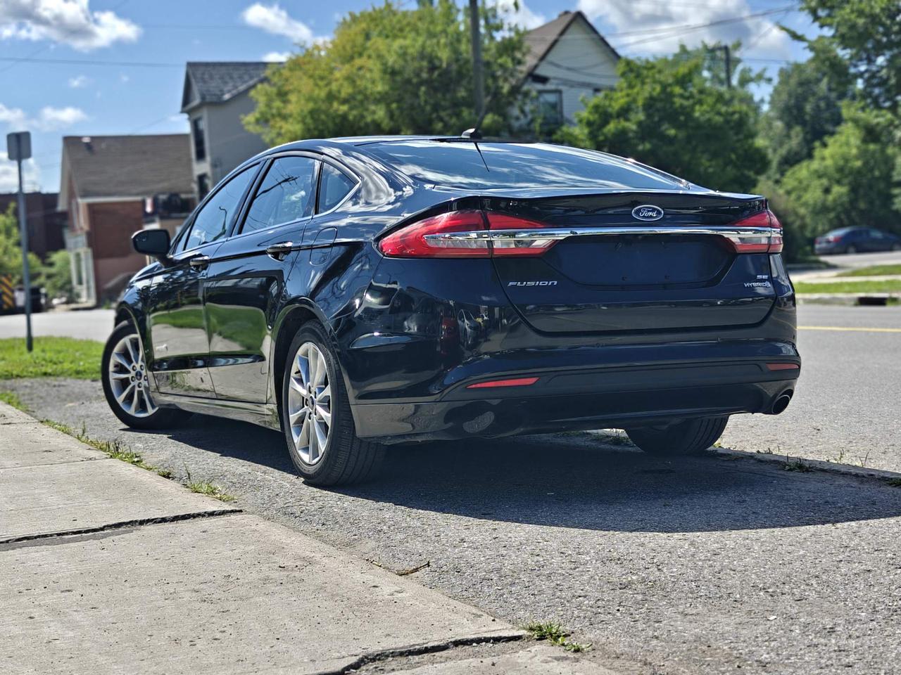 2017 Ford Fusion Hybrid SE 4dr Front-Wheel Drive Sedan Photo