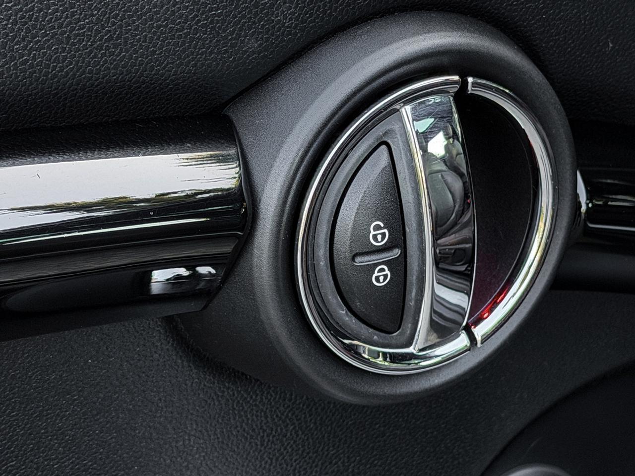 2016 MINI Cooper S 3Dr w/Tech Pkg Photo