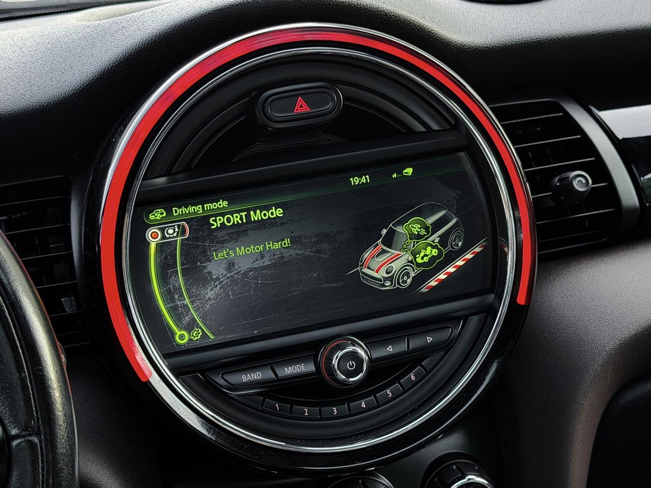 2016 MINI Cooper S 3Dr w/Tech Pkg Photo