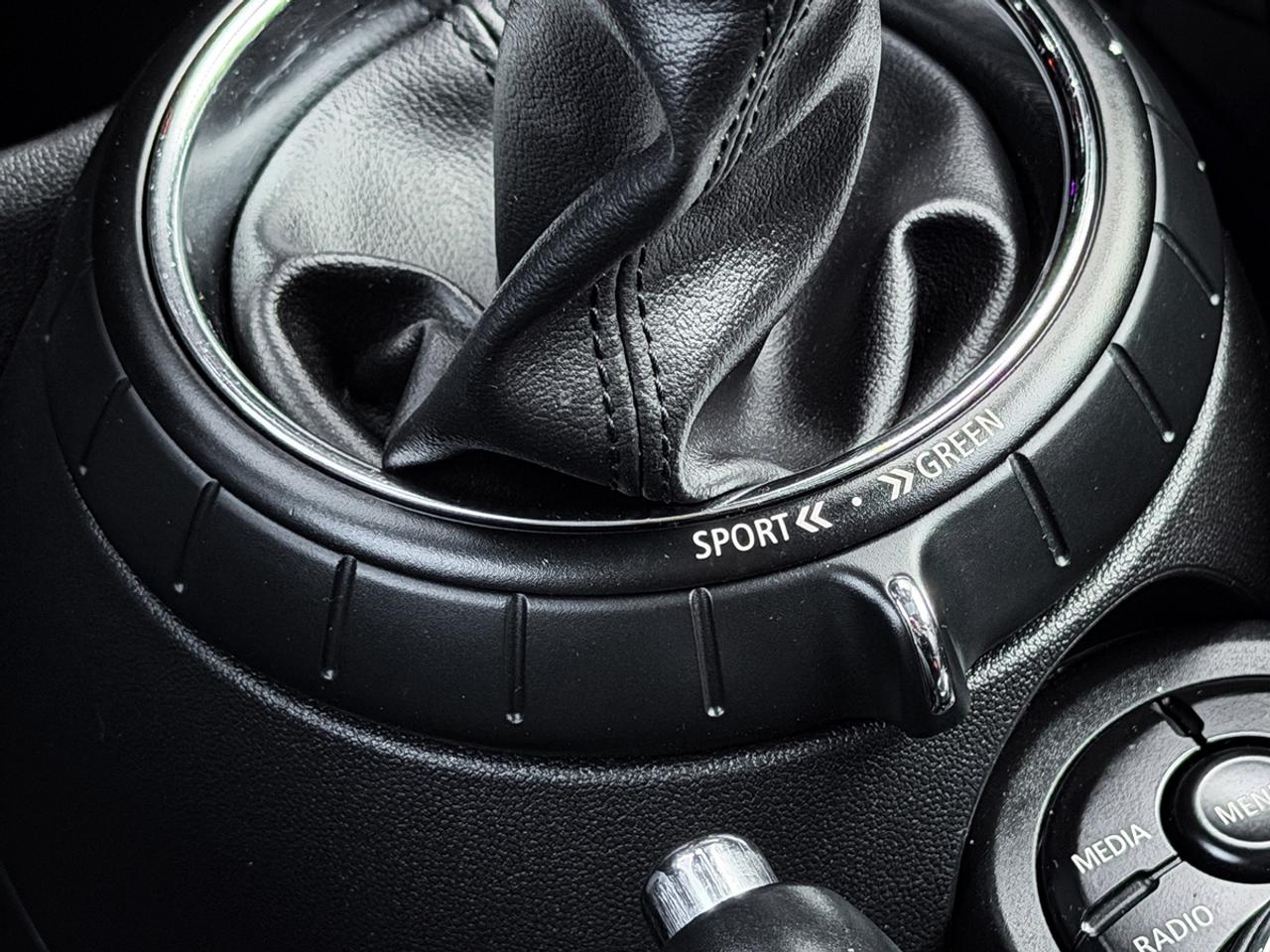 2016 MINI Cooper S 3Dr w/Tech Pkg Photo
