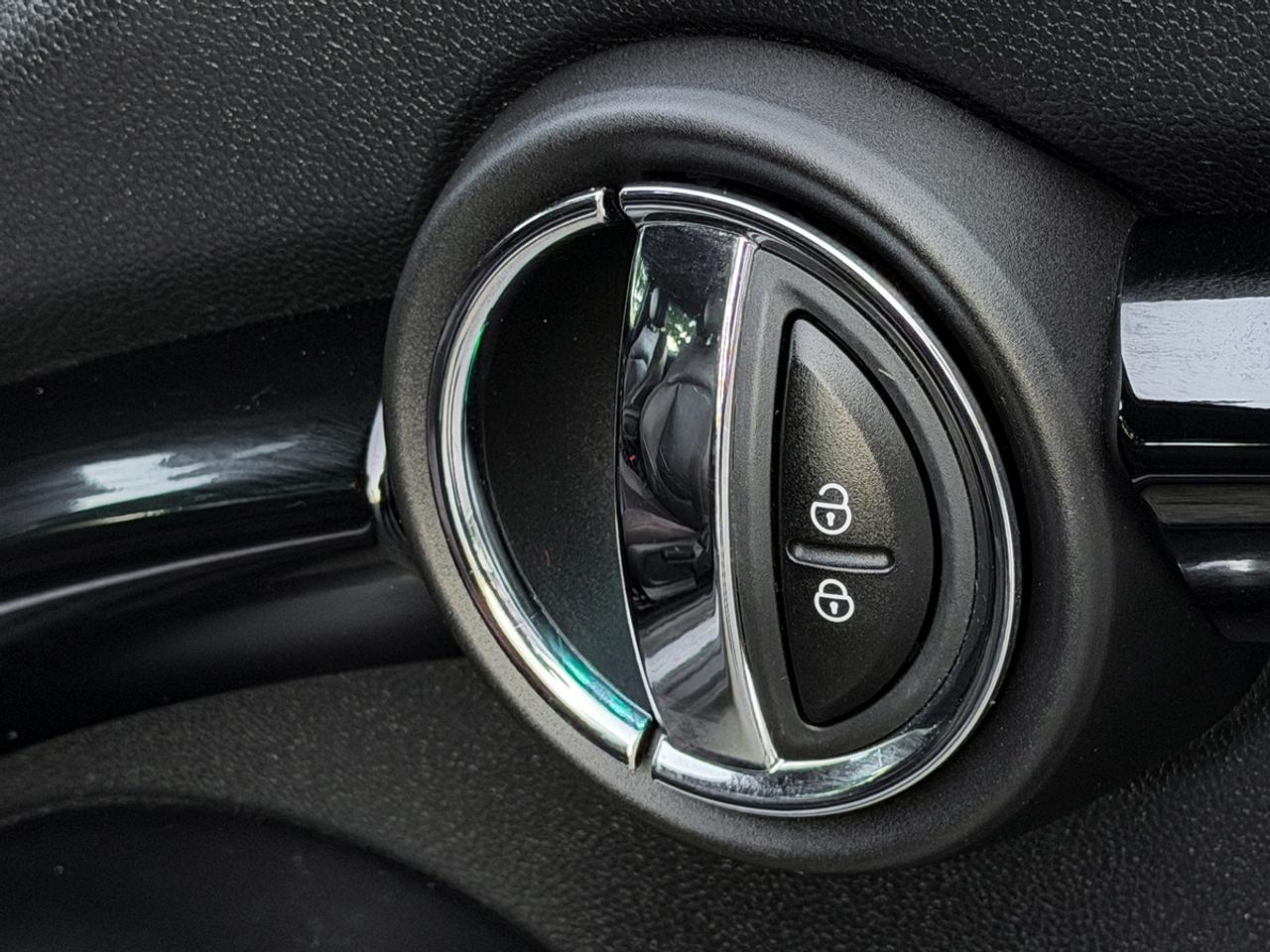 2016 MINI Cooper S 3Dr w/Tech Pkg Photo