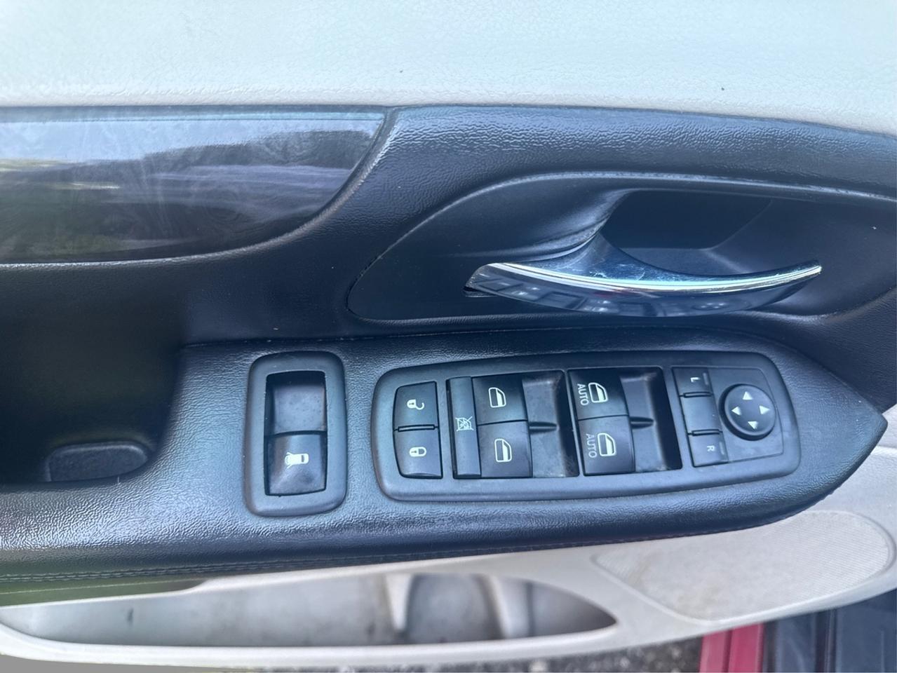 2012 Dodge Grand Caravan SXT Photo