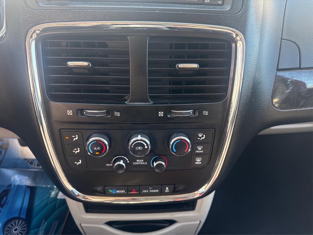 2012 Dodge Grand Caravan SXT Photo