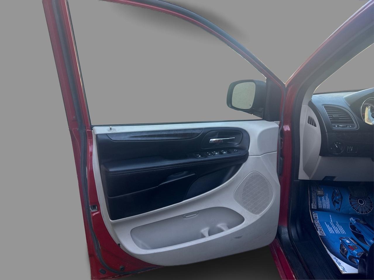 2012 Dodge Grand Caravan SXT Photo