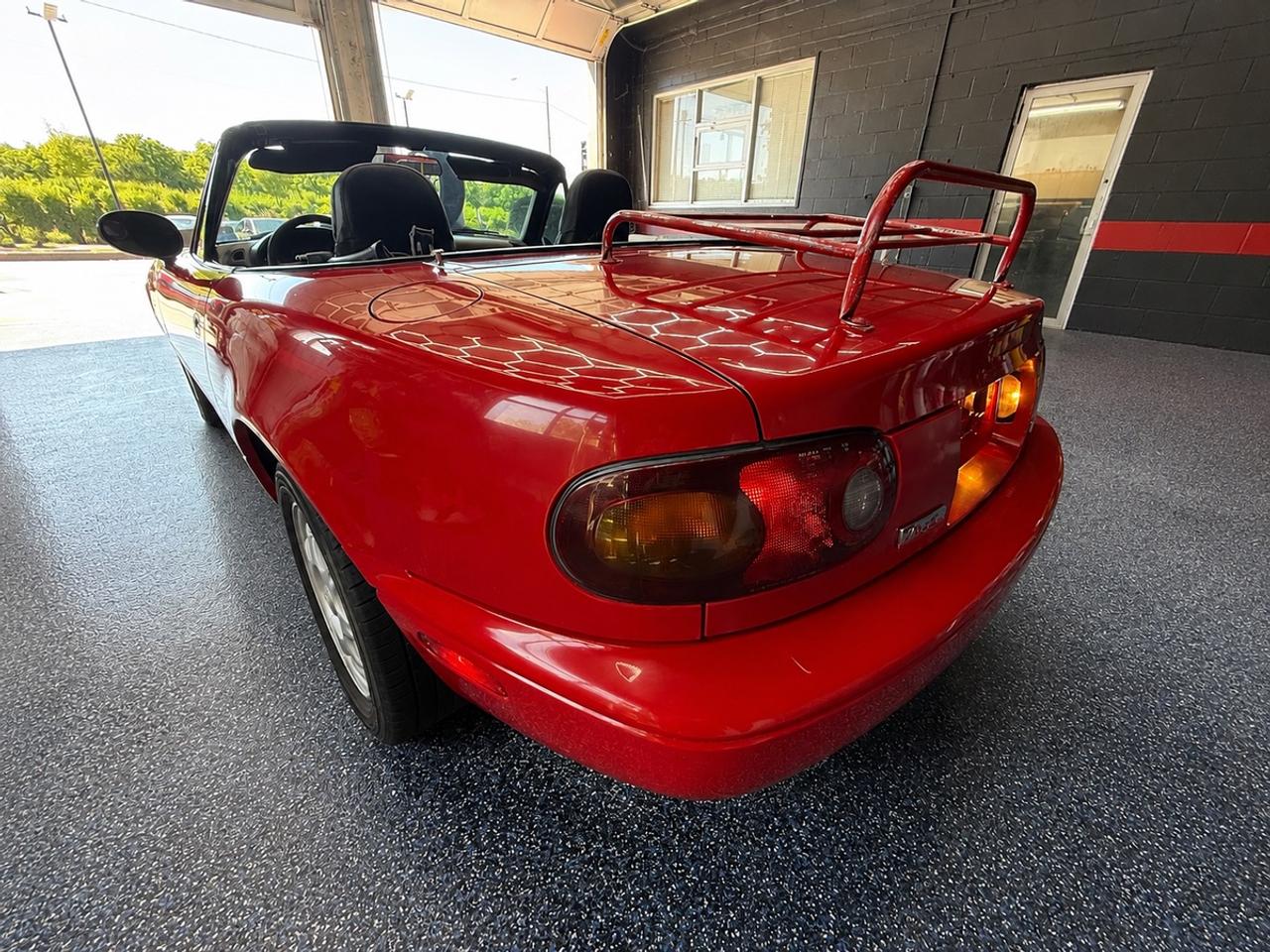 1996 Mazda Miata 5-Speed Convertible! Photo4