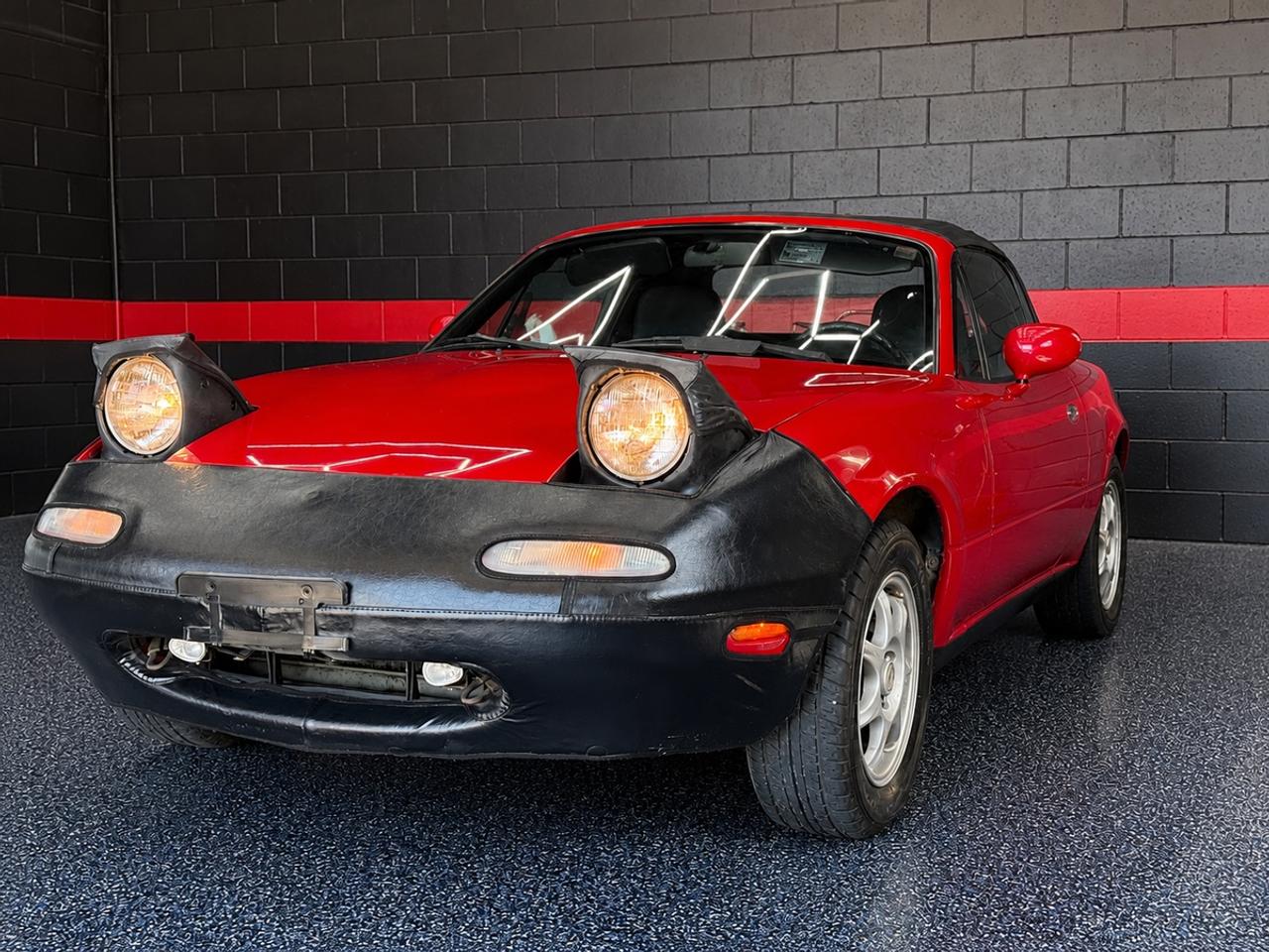 1996 Mazda Miata 5-Speed Convertible! Photo