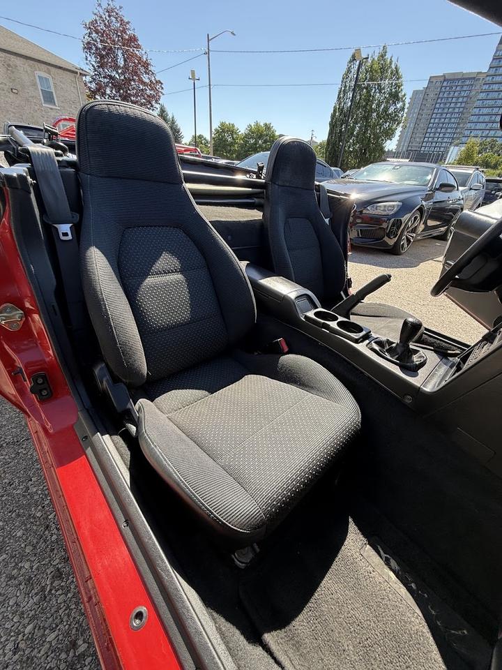1996 Mazda Miata 5-Speed Convertible! Photo