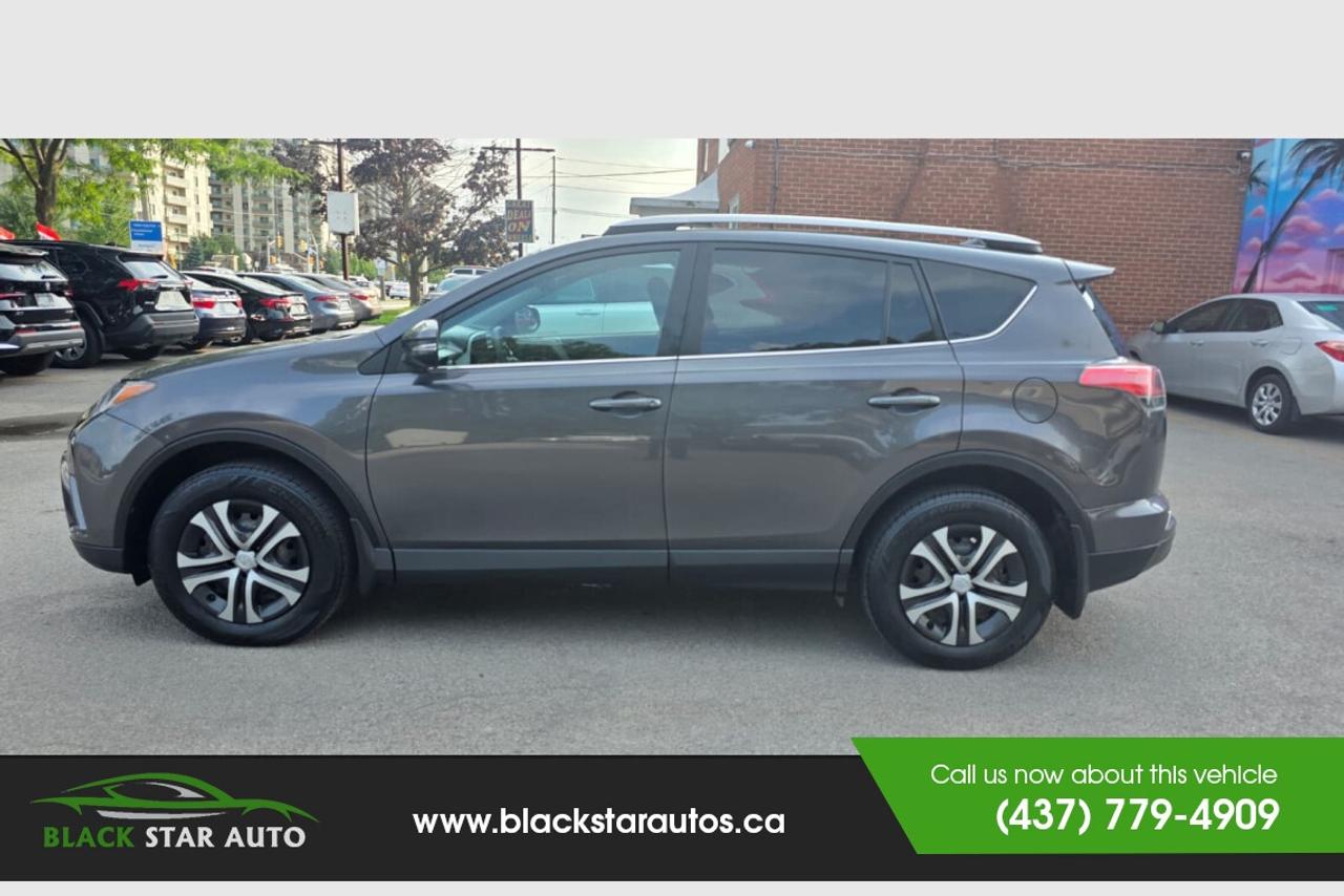 2017 Toyota RAV4  Photo