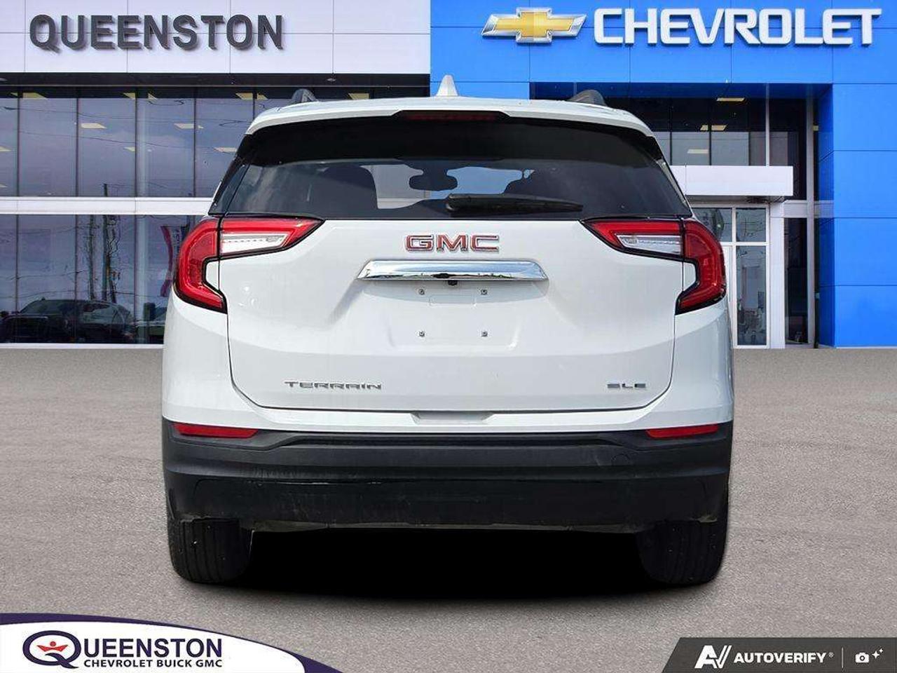 2024 GMC Terrain SLE   OFF LEASE   WELL MAINTAINED   CARPLAY Photo