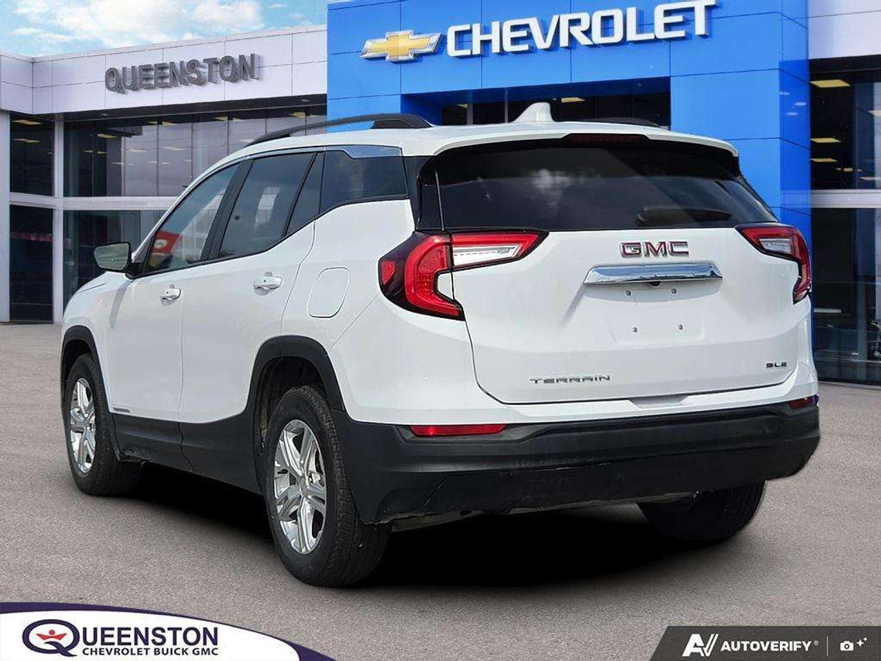 2024 GMC Terrain SLE   OFF LEASE   WELL MAINTAINED   CARPLAY Photo