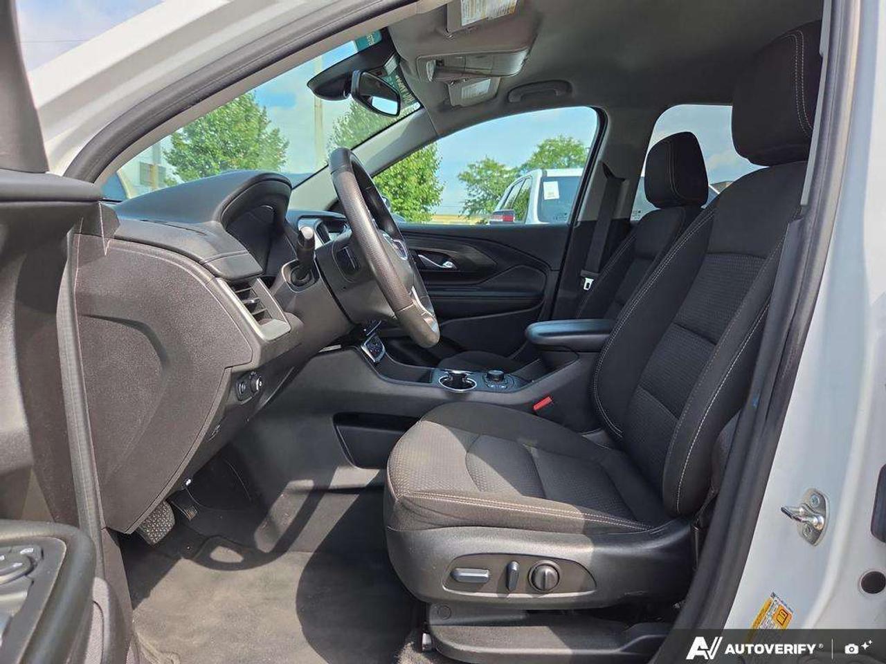 2024 GMC Terrain SLE   OFF LEASE   WELL MAINTAINED   CARPLAY Photo