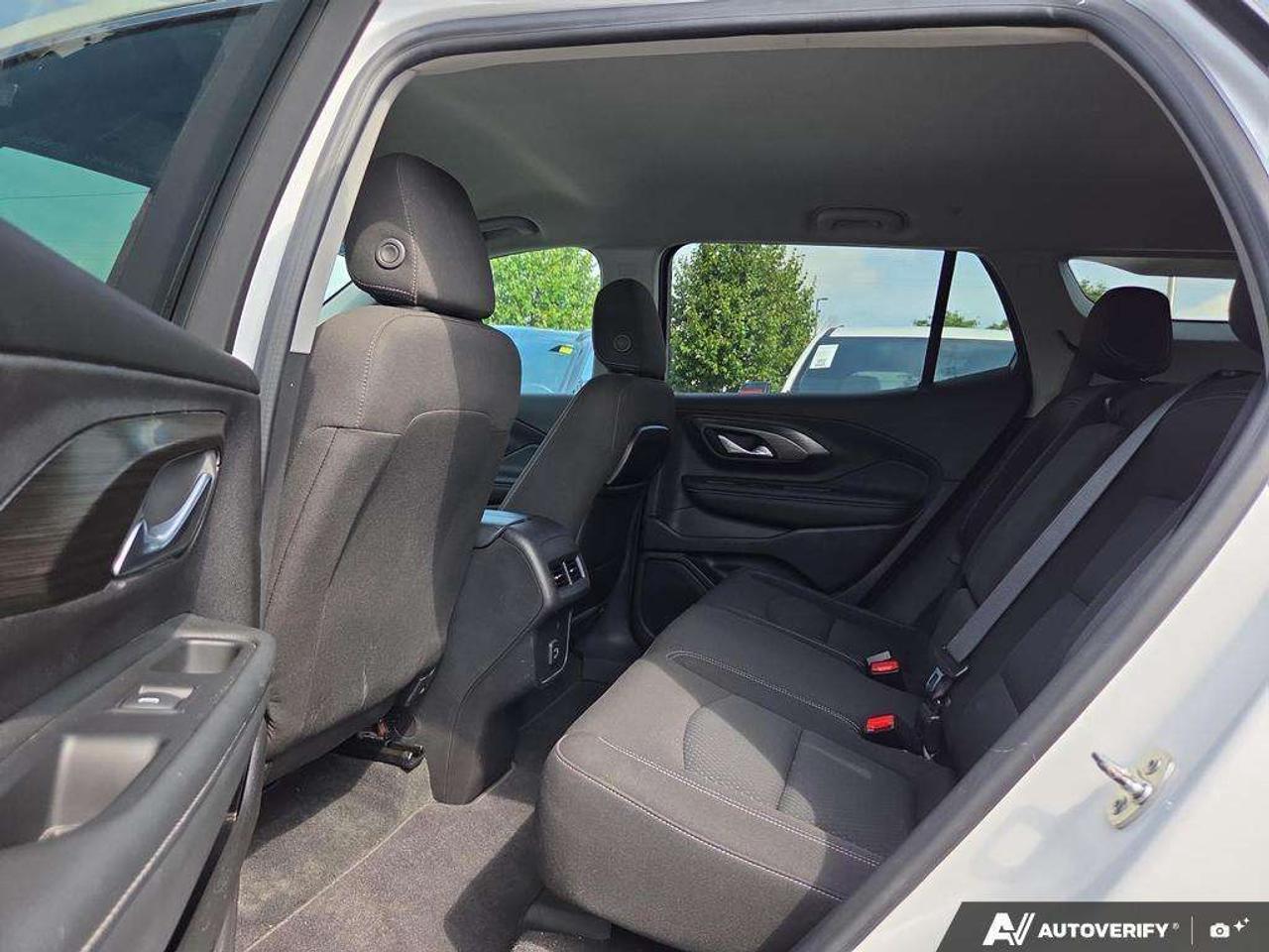 2024 GMC Terrain SLE   OFF LEASE   WELL MAINTAINED   CARPLAY Photo