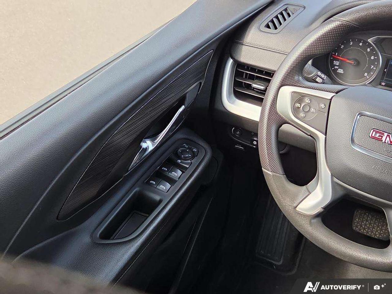 2024 GMC Terrain SLE   OFF LEASE   WELL MAINTAINED   CARPLAY Photo