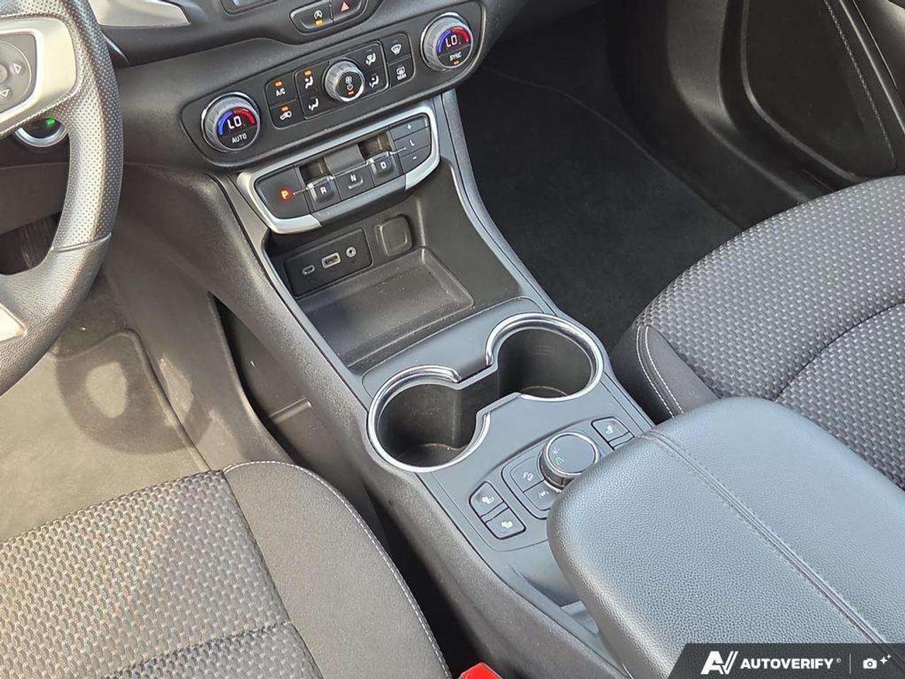 2024 GMC Terrain SLE   OFF LEASE   WELL MAINTAINED   CARPLAY Photo
