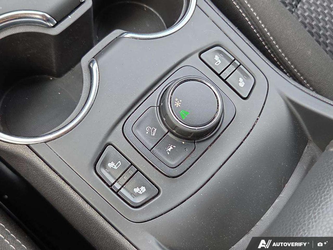 2024 GMC Terrain SLE   OFF LEASE   WELL MAINTAINED   CARPLAY Photo