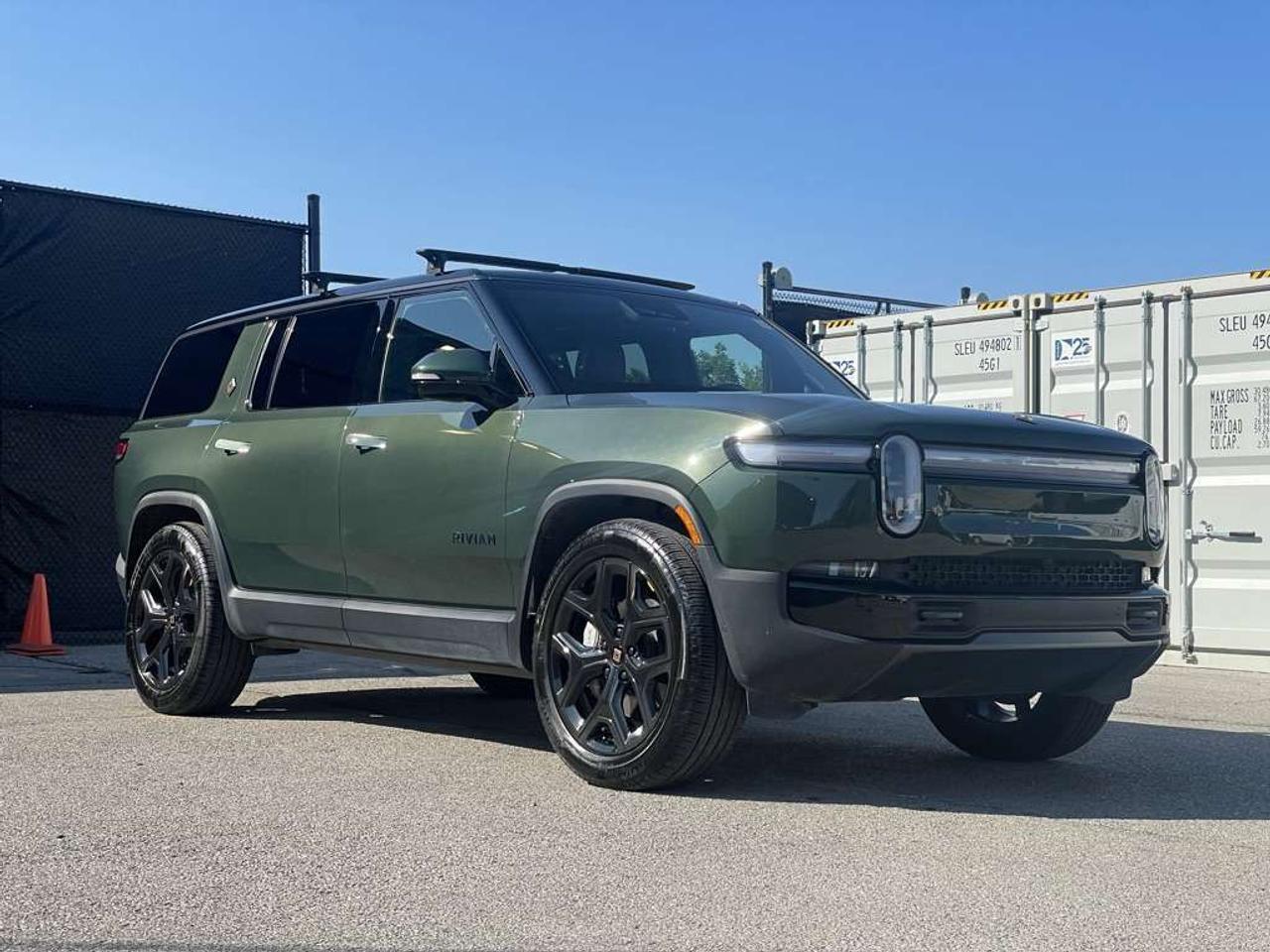2025 Rivian R1S Adventure PKG - MAX PACK   GEN 2   660km RANGE! Photo