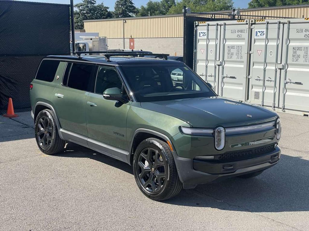 2025 Rivian R1S Adventure PKG - MAX PACK   GEN 2   660km RANGE! Photo4