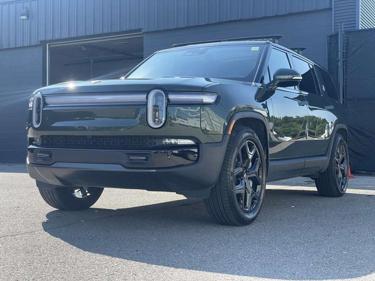 2025 Rivian R1S Adventure PKG - MAX PACK   GEN 2   660km RANGE! Photo