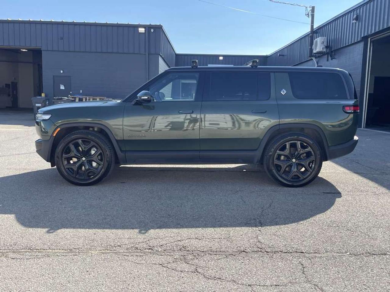 2025 Rivian R1S Adventure PKG - MAX PACK   GEN 2   660km RANGE! Photo