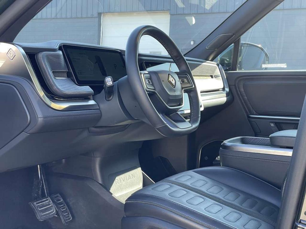 2025 Rivian R1S Adventure PKG - MAX PACK   GEN 2   660km RANGE! Photo