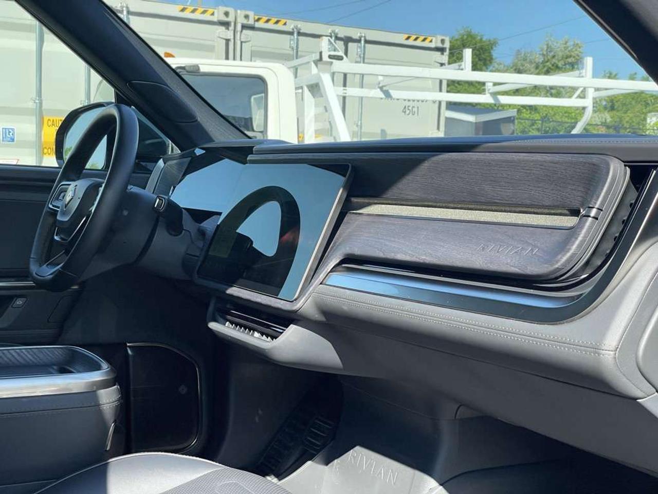 2025 Rivian R1S Adventure PKG - MAX PACK   GEN 2   660km RANGE! Photo