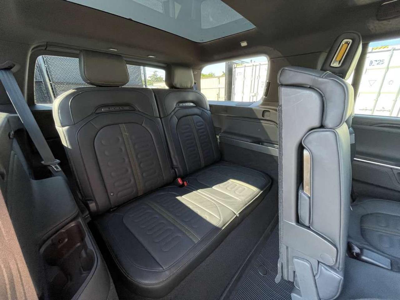 2025 Rivian R1S Adventure PKG - MAX PACK   GEN 2   660km RANGE! Photo