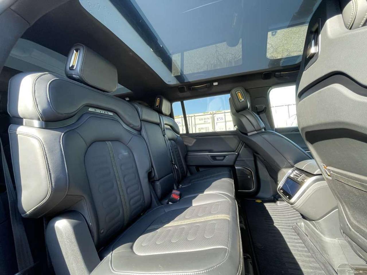 2025 Rivian R1S Adventure PKG - MAX PACK   GEN 2   660km RANGE! Photo