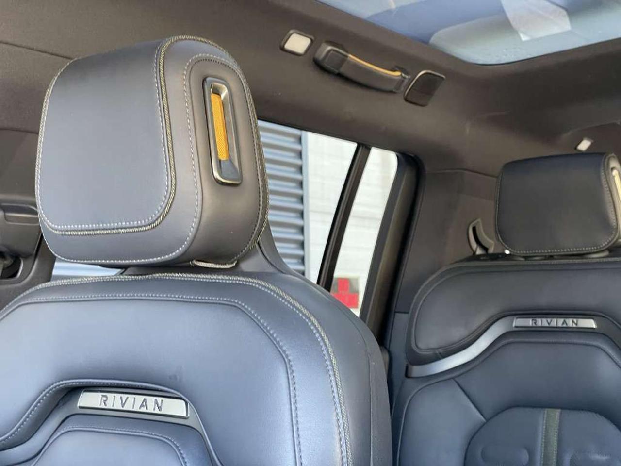 2025 Rivian R1S Adventure PKG - MAX PACK   GEN 2   660km RANGE! Photo