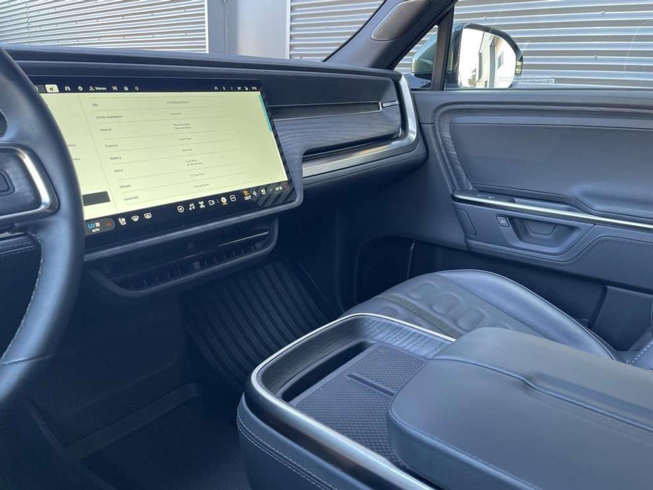 2025 Rivian R1S Adventure PKG - MAX PACK   GEN 2   660km RANGE! Photo