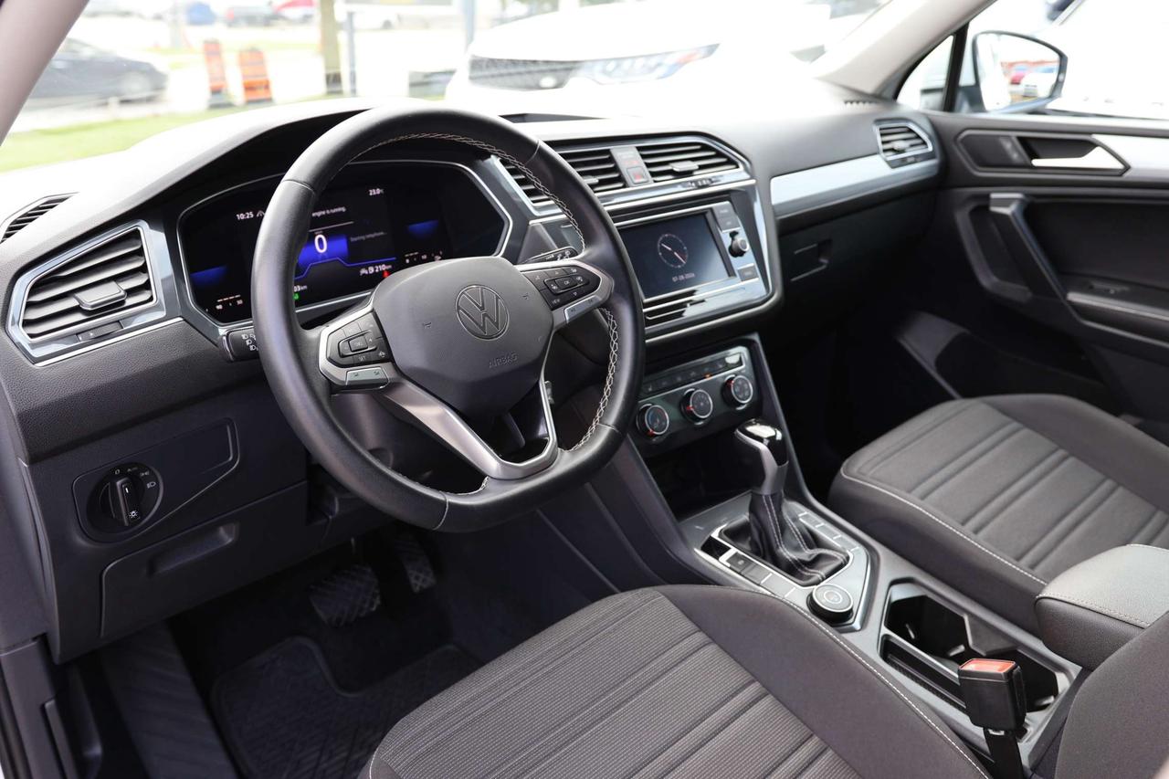 2023 Volkswagen Tiguan TRENDLINE-4MOTION-AWD/ADAPT CRUISE/BCAM/FORWARD ASSIST/BLIS/HEATED SEATS & STEERING/CARPLAY/TOW HITCH Photo