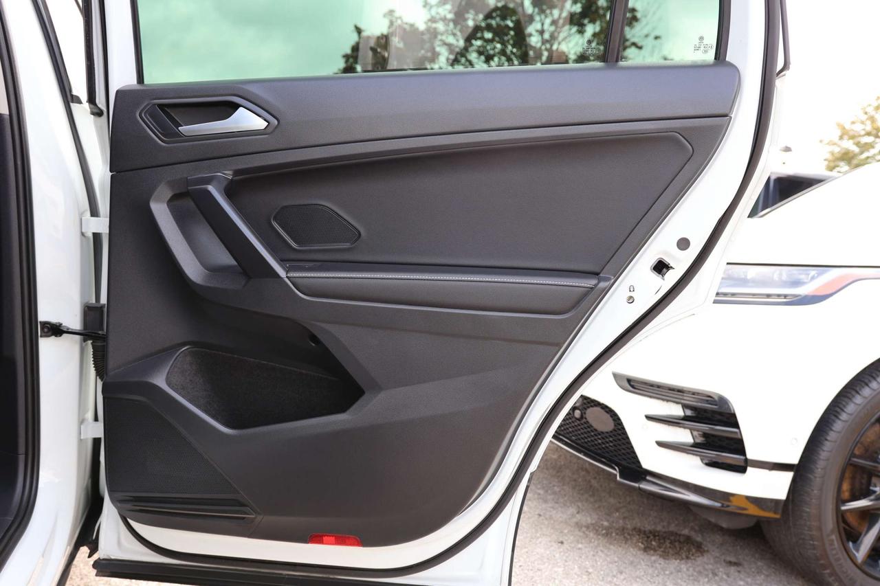 2023 Volkswagen Tiguan TRENDLINE-4MOTION-AWD/ADAPT CRUISE/BCAM/FORWARD ASSIST/BLIS/HEATED SEATS & STEERING/CARPLAY/TOW HITCH Photo