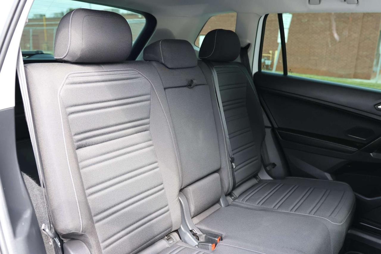 2023 Volkswagen Tiguan TRENDLINE-4MOTION-AWD/ADAPT CRUISE/BCAM/FORWARD ASSIST/BLIS/HEATED SEATS & STEERING/CARPLAY/TOW HITCH Photo