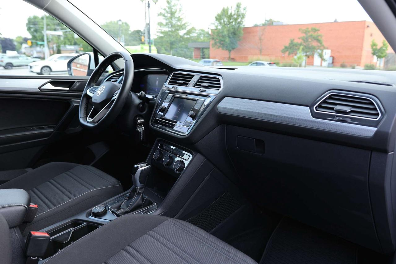 2023 Volkswagen Tiguan TRENDLINE-4MOTION-AWD/ADAPT CRUISE/BCAM/FORWARD ASSIST/BLIS/HEATED SEATS & STEERING/CARPLAY/TOW HITCH Photo