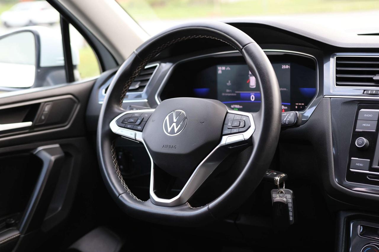 2023 Volkswagen Tiguan TRENDLINE-4MOTION-AWD/ADAPT CRUISE/BCAM/FORWARD ASSIST/BLIS/HEATED SEATS & STEERING/CARPLAY/TOW HITCH Photo