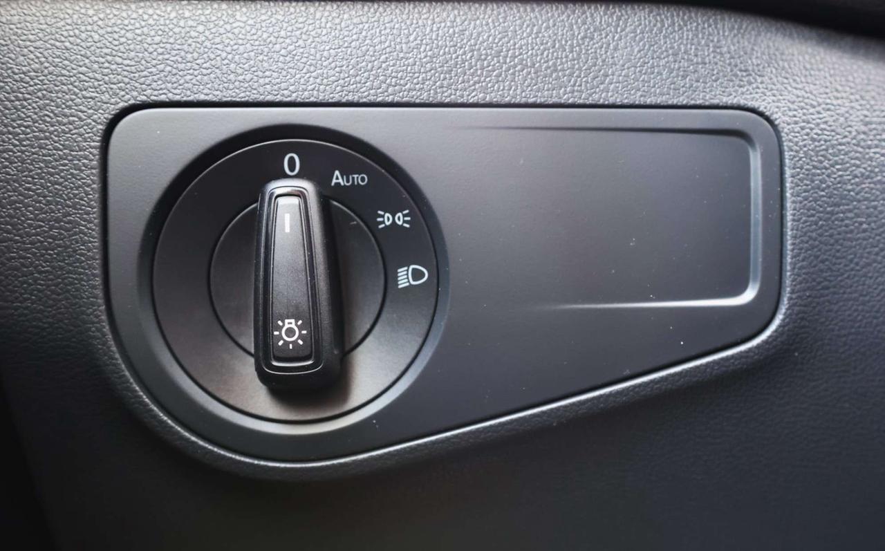 2023 Volkswagen Tiguan TRENDLINE-4MOTION-AWD/ADAPT CRUISE/BCAM/FORWARD ASSIST/BLIS/HEATED SEATS & STEERING/CARPLAY/TOW HITCH Photo