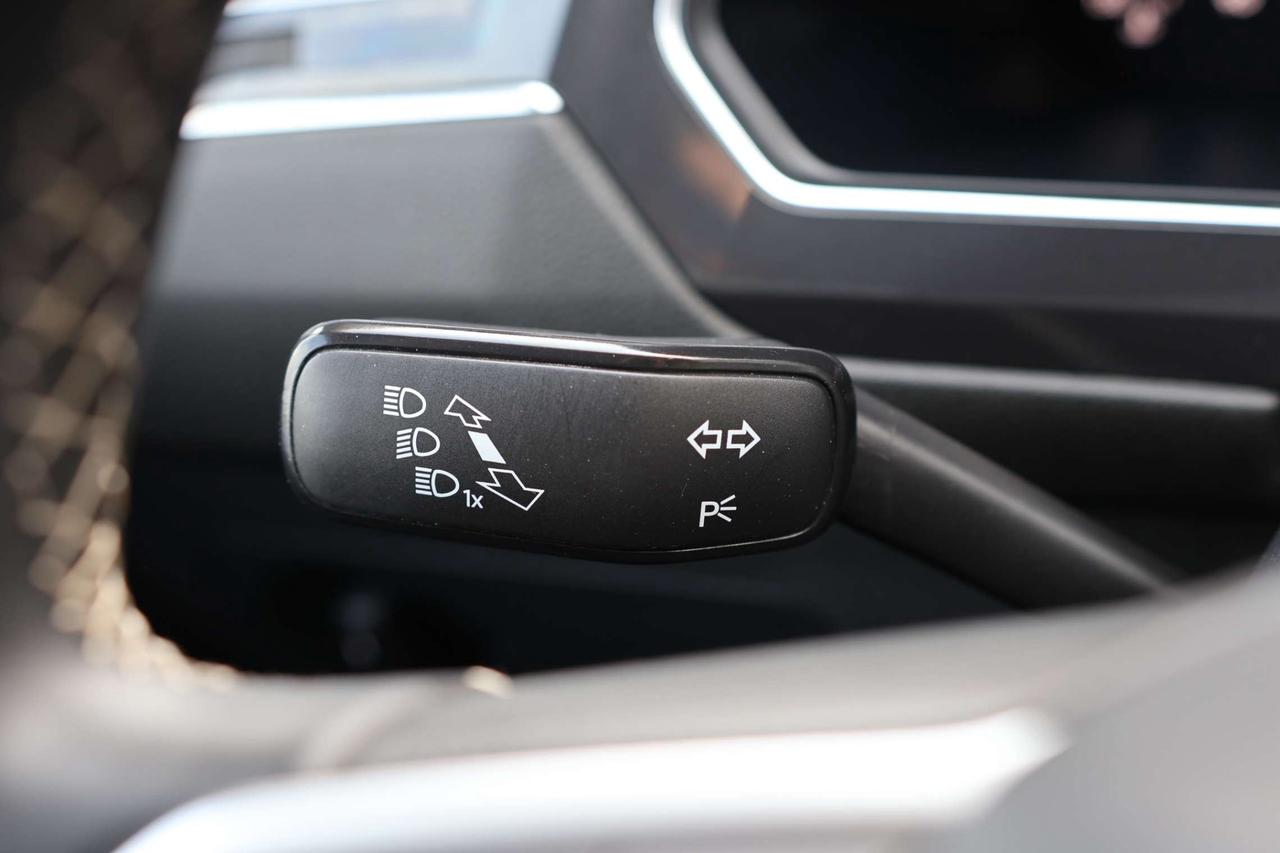 2023 Volkswagen Tiguan TRENDLINE-4MOTION-AWD/ADAPT CRUISE/BCAM/FORWARD ASSIST/BLIS/HEATED SEATS & STEERING/CARPLAY/TOW HITCH Photo