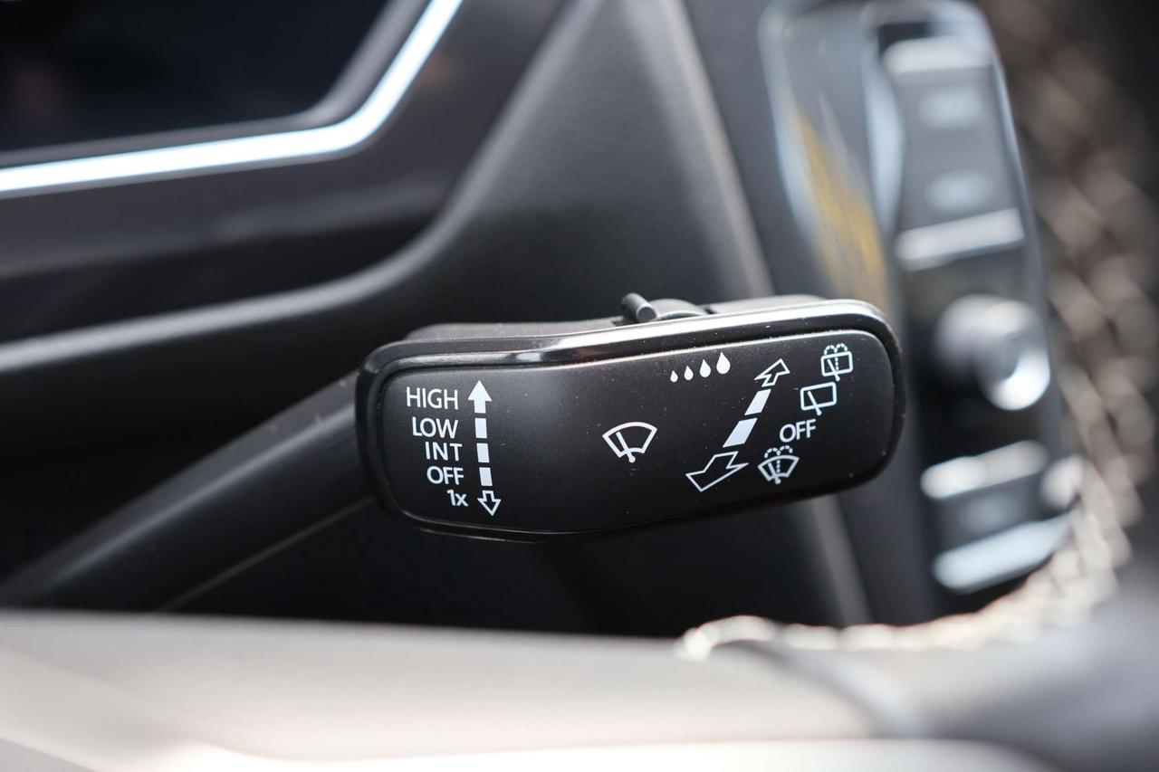 2023 Volkswagen Tiguan TRENDLINE-4MOTION-AWD/ADAPT CRUISE/BCAM/FORWARD ASSIST/BLIS/HEATED SEATS & STEERING/CARPLAY/TOW HITCH Photo