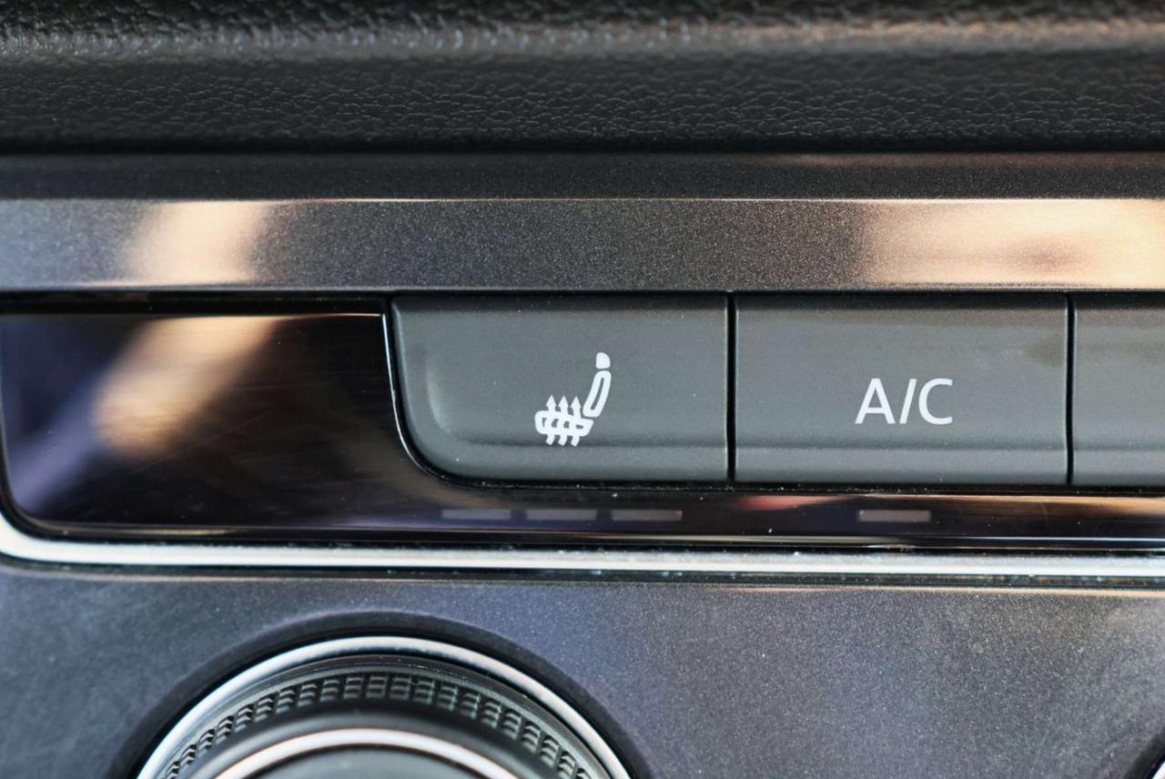 2023 Volkswagen Tiguan TRENDLINE-4MOTION-AWD/ADAPT CRUISE/BCAM/FORWARD ASSIST/BLIS/HEATED SEATS & STEERING/CARPLAY/TOW HITCH Photo