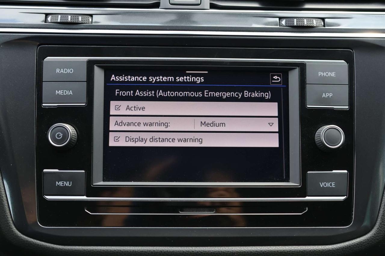 2023 Volkswagen Tiguan TRENDLINE-4MOTION-AWD/ADAPT CRUISE/BCAM/FORWARD ASSIST/BLIS/HEATED SEATS & STEERING/CARPLAY/TOW HITCH Photo